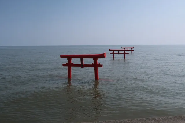 大魚神社の海中鳥居・海中道路