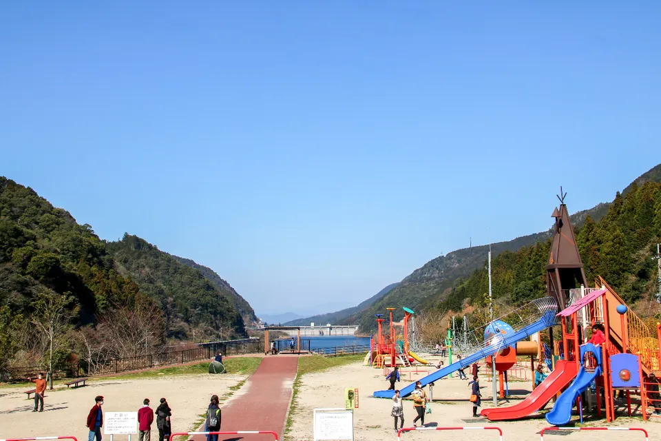 中木庭ダム湖畔公園 やまびこ広場