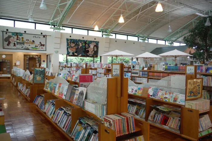 伊万里市民図書館